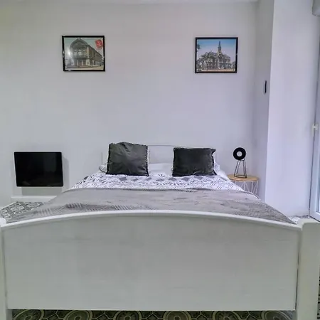 Appartement Studio Cosy Avec Terrasse *